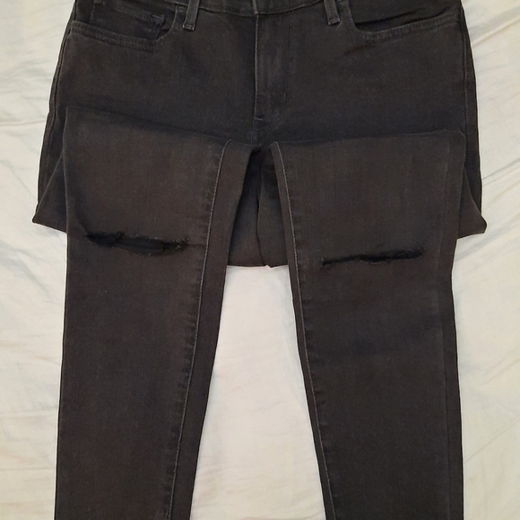 Levi Strauss Women's Skinny Jeans - Picture 4 of 7